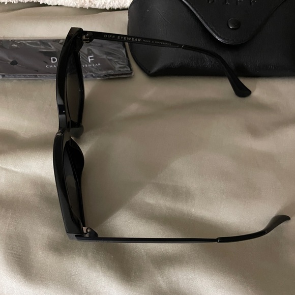 Diff eyewear Bella Black Grey Polarized Sunglasses. BNWOT. - Picture 4 of 8